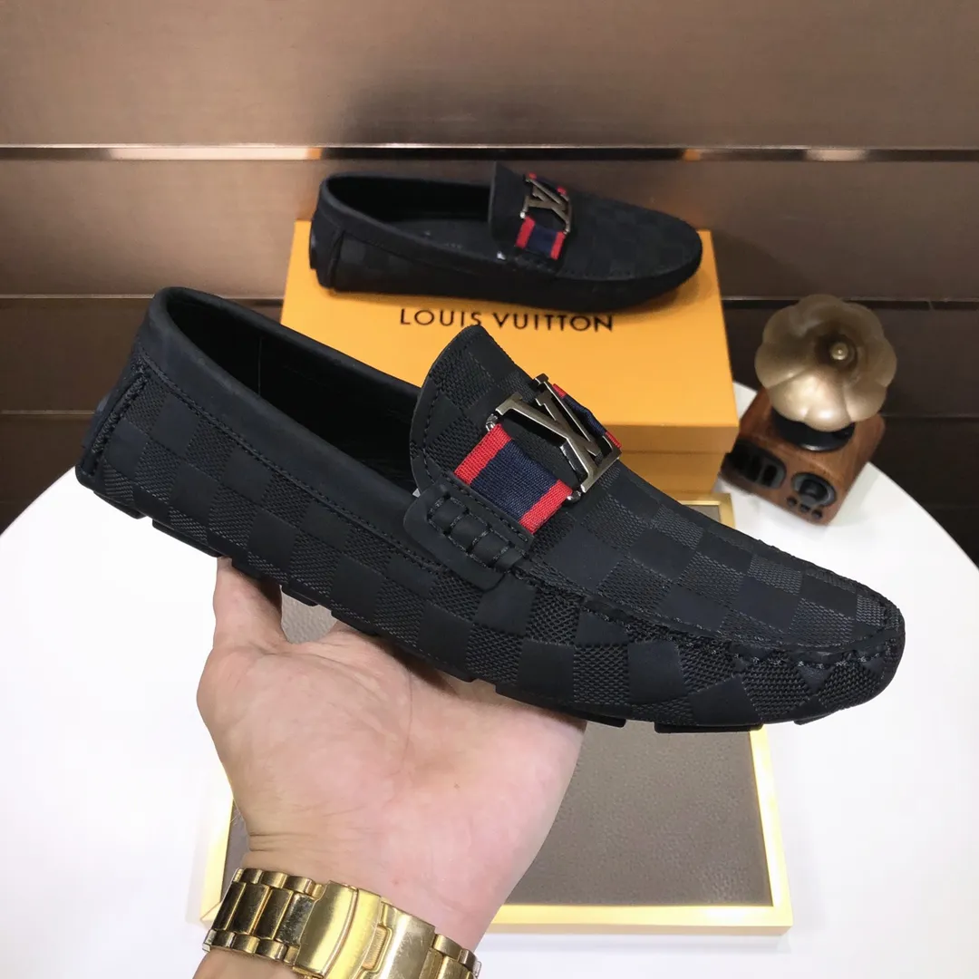 Men's men's shoes 💰420💰 [LV Doudou Shoes] (sheepskin lining) new model is on the market, available on the official website. The new Doudou shoes are processed into single-color materials, and the uppers are made of imported cowhide material. The body of the shoe is fully hemmed with mark thread, and is lined with imported original cowhide leather. The elegant shoe shape is super suitable for all-matching, and the size is 38-44.